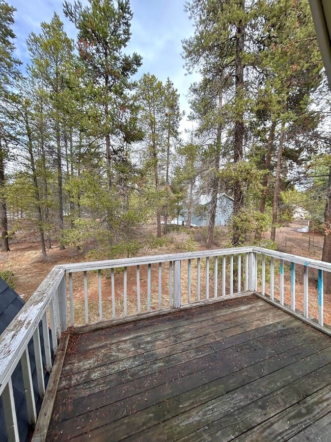 Building Photo - Charming A-Frame Cabin in La Pine!!