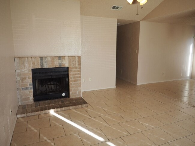 Building Photo - Amazing home ready to move in!