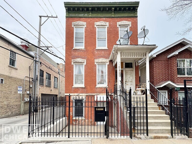 Building Photo - 1542 W Walton St