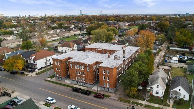 Building Photo - 2215 Lansing St