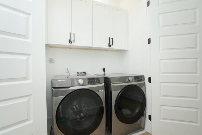 Building Photo - 5704 Fairdale Ln