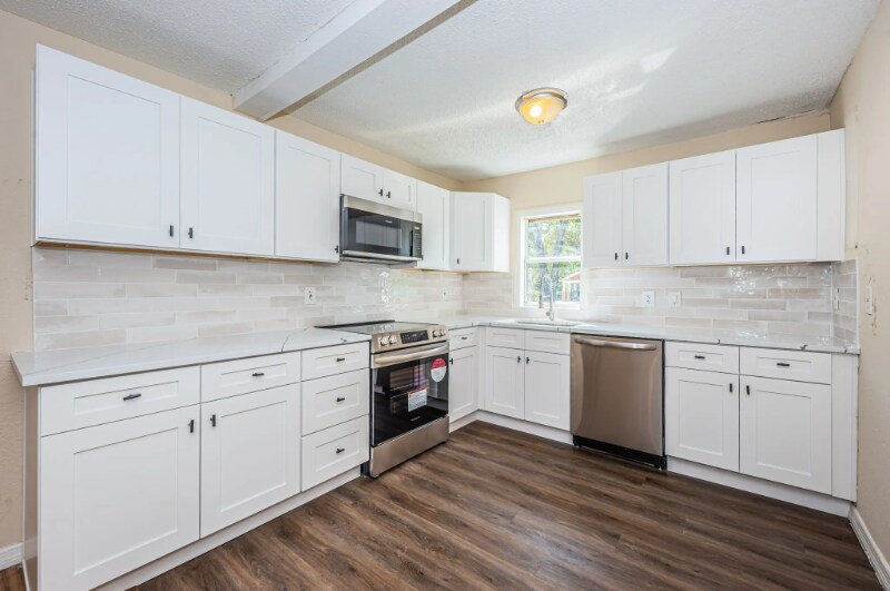 Building Photo - 1104 E Genesee St