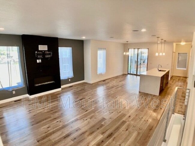 Building Photo - 503 W 2275 N