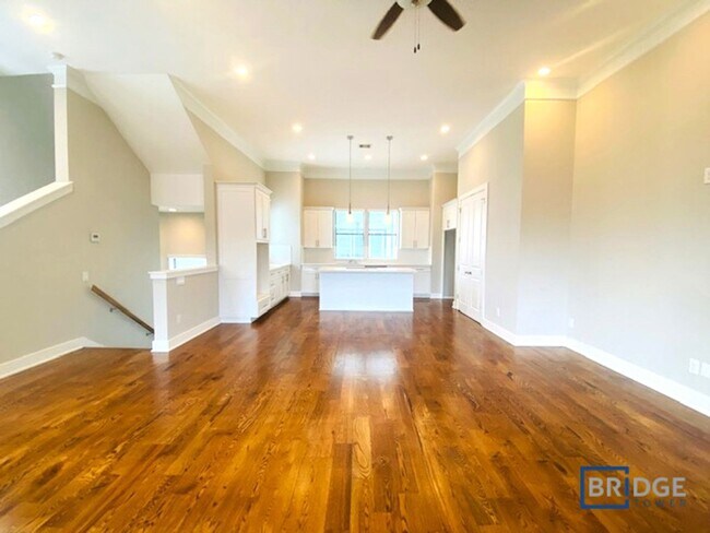 Building Photo - 2202 Arabelle St