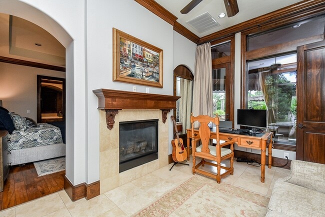 Building Photo - 10 Player Pond Pl