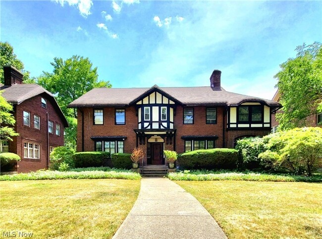 Primary Photo - 6 BEDROOM IN CLEVELAND HEIGHTS FOR RENT - ...