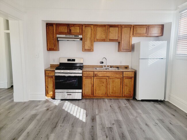 Building Photo - 1928 Arizona Ave