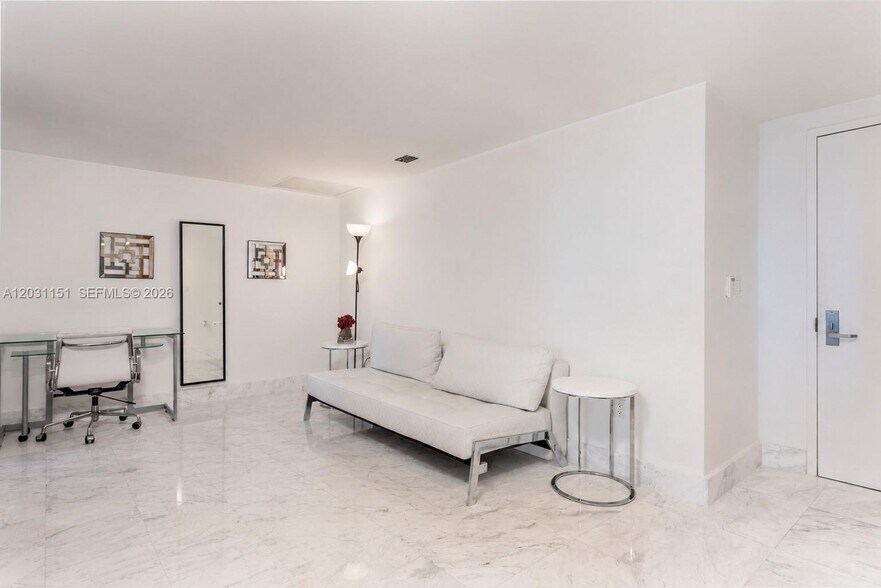 Building Photo - 495 Brickell Ave