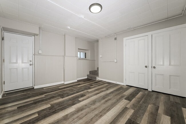 Building Photo - 1009 Woods Run Ave