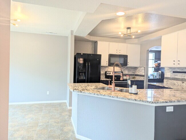 Building Photo - Gorgeous Denver Home - Real Granite Counte...