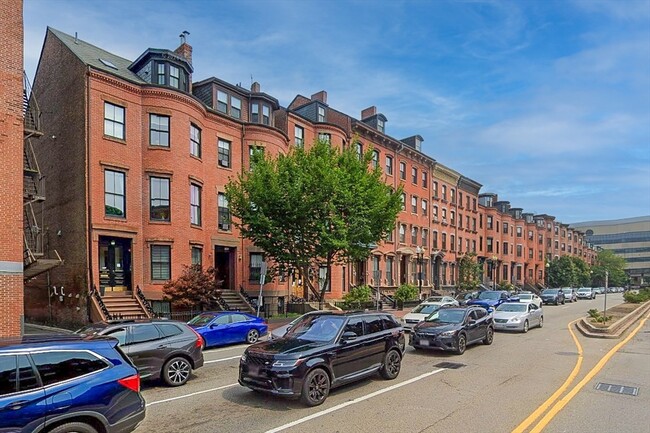 Building Photo - 652 Massachusetts Ave