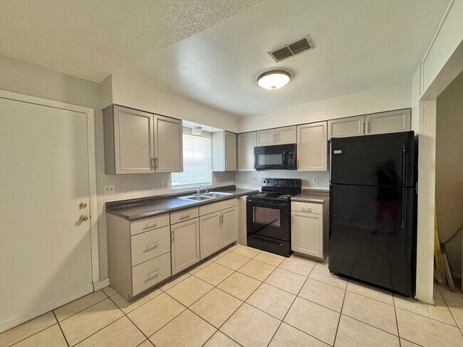 Building Photo - 5665 Struthers Ct