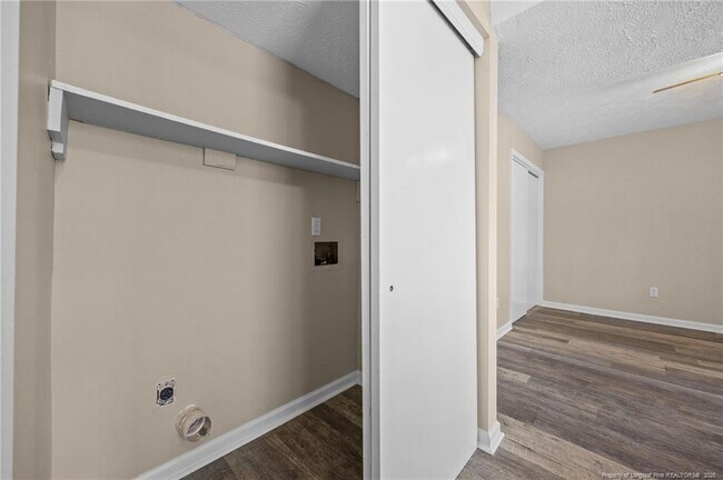 Building Photo - 735 Ashbrook Rd