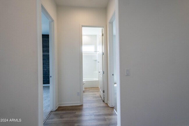 Building Photo - 5808 S 101st Way