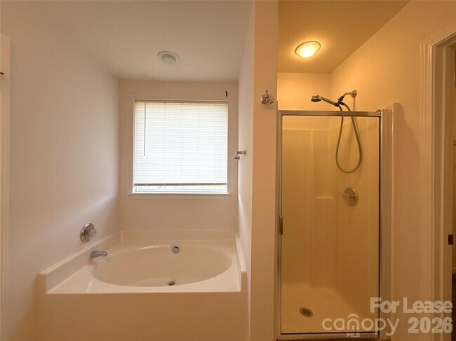 Building Photo - 2807 Forest Grove Ct