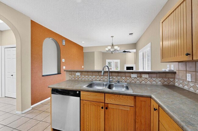 Building Photo - SE Rio Rancho 3 Bedroom  2 bath  2 car garage