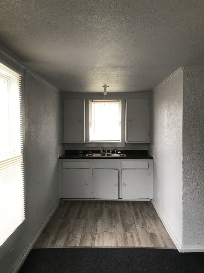 Building Photo - 5204 Francis St