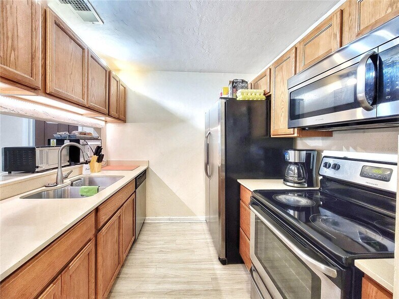 Building Photo - 4000 SW 23rd St