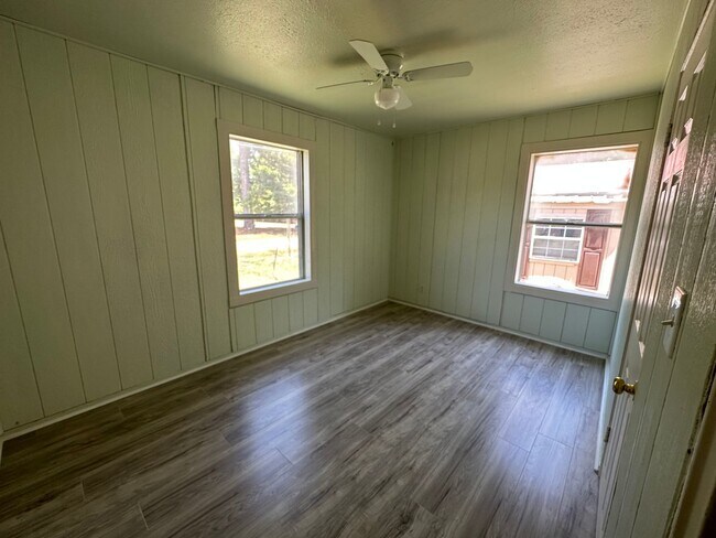 Building Photo - Remodeled 3 Bedroom House