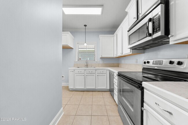 Building Photo - 128 Bottle Brush Ln