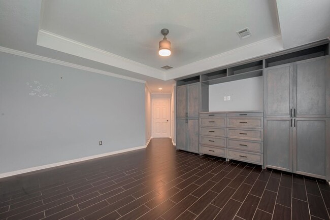 Building Photo - 311 N Esplanade Ln