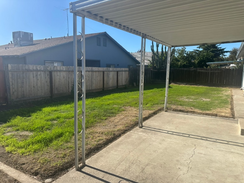 Building Photo - 2440 Stanfield Dr