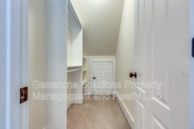 Building Photo - 210 38th Ave N