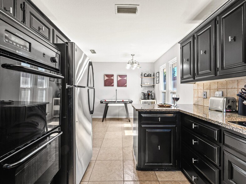 Building Photo - 1113 Roaring Springs Dr