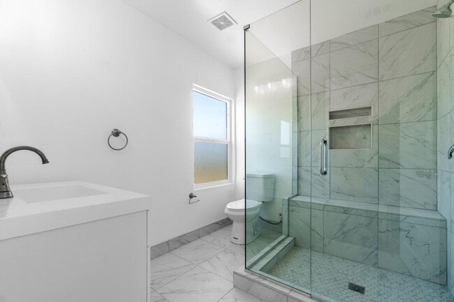 Building Photo - 1019 N Main St