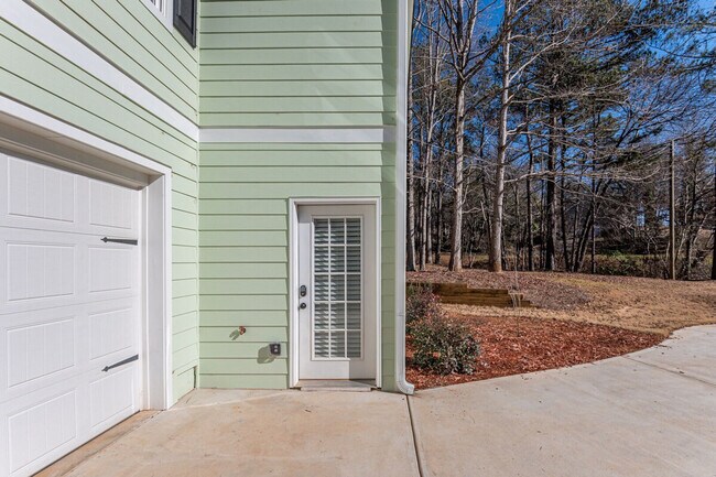 Building Photo - 27 W Ridge Dr SE