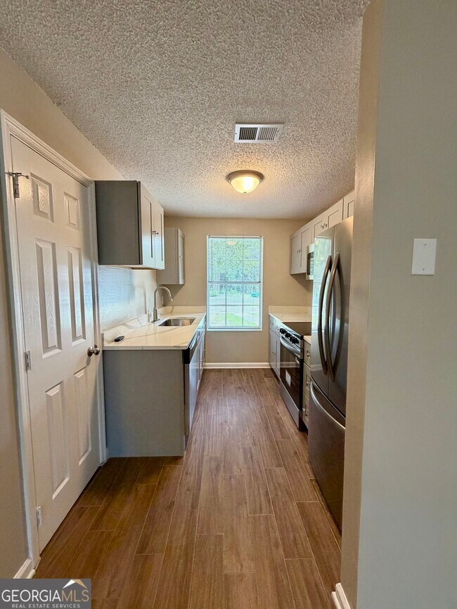 Building Photo - 438 Admiral's Walk Dr