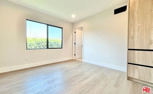 Building Photo - 1444 S Crescent Heights Blvd