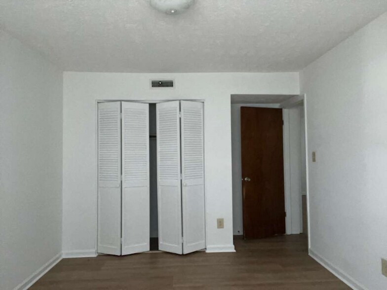 Building Photo - 1237 Shalom Dr