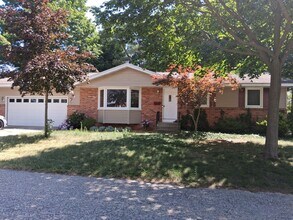 Building Photo - 210 Elm St