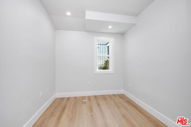 Building Photo - 4524 Laurel Canyon Blvd
