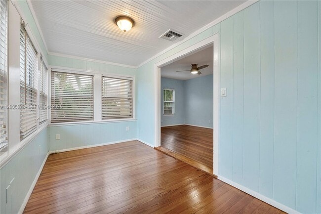 Building Photo - 608 El Vedado