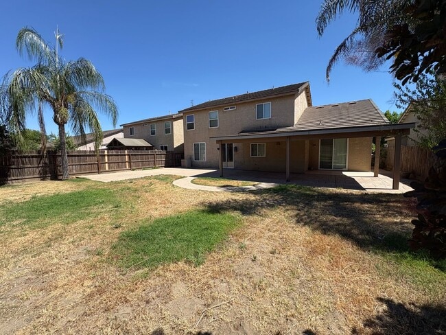 Building Photo - 2 Story Home Near Shopping Center Rent Ready!