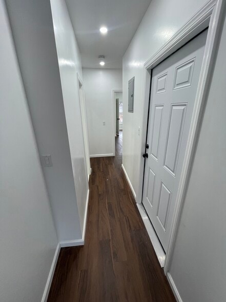 Building Photo - 452 S 1st Ave