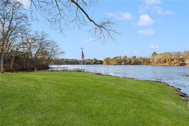 Building Photo - 8 Pine Ln