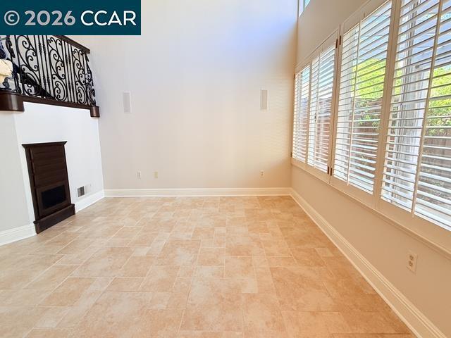 Building Photo - 6220 Lakeview Cir