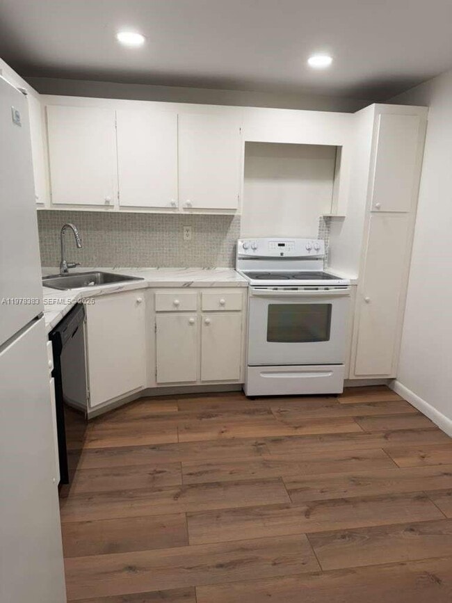 Building Photo - 2780 NE 183rd St