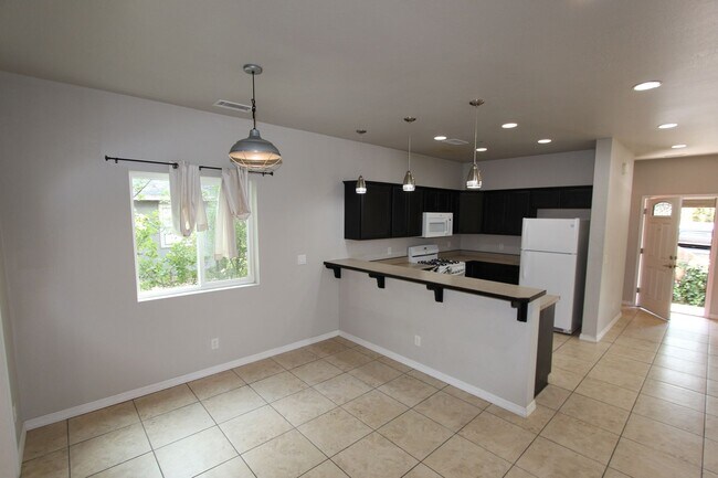 Building Photo - 504 S O'Leary St