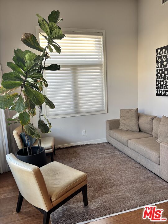 Building Photo - 248 S La Peer Dr