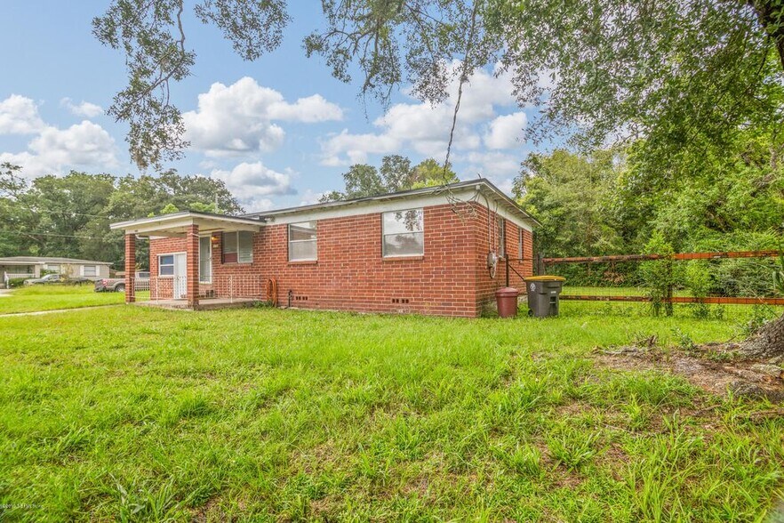 FRONT 2 - 4056 Jammes Rd