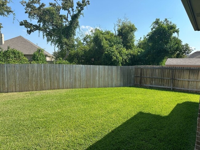 Building Photo - College Station - 4 bedrooms, 2.5 Bathroom...