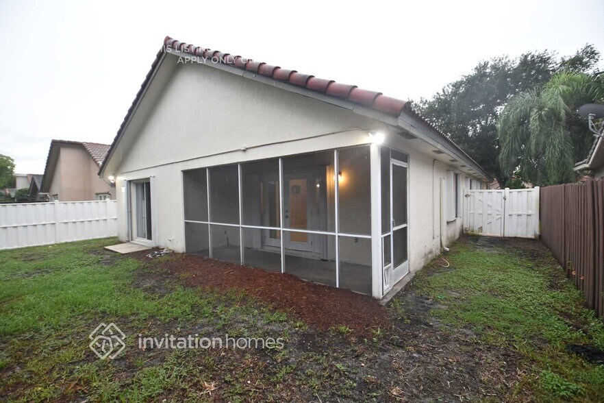 Building Photo - 12615 SW 7th Pl