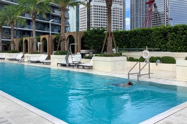 Building Photo - 801 S Miami Ave