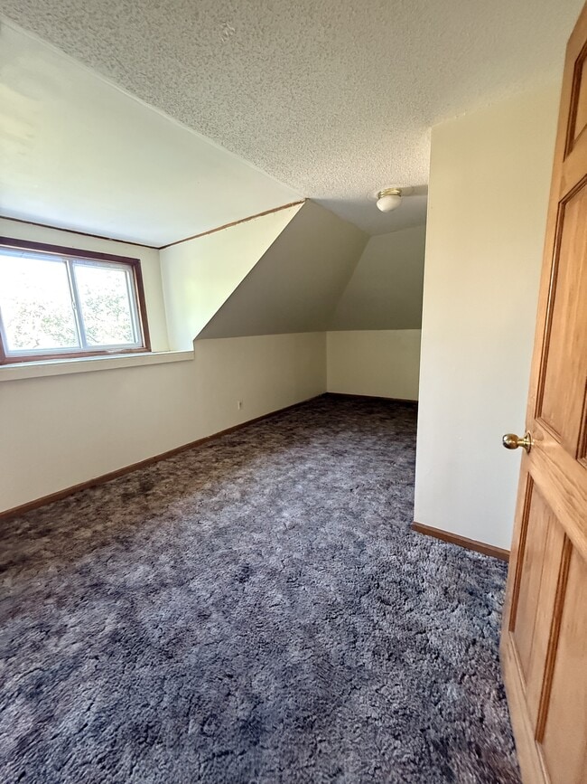Building Photo - 319 1/2 N McDonel St