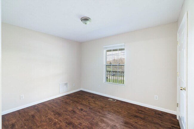 Building Photo - 182 Megan Ln