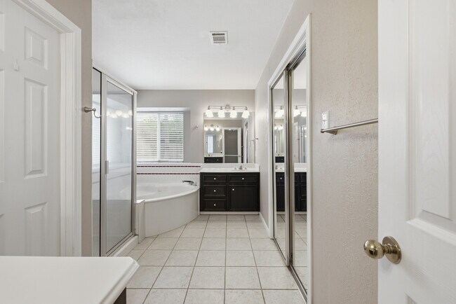 Building Photo - 905 Winged Foot Dr